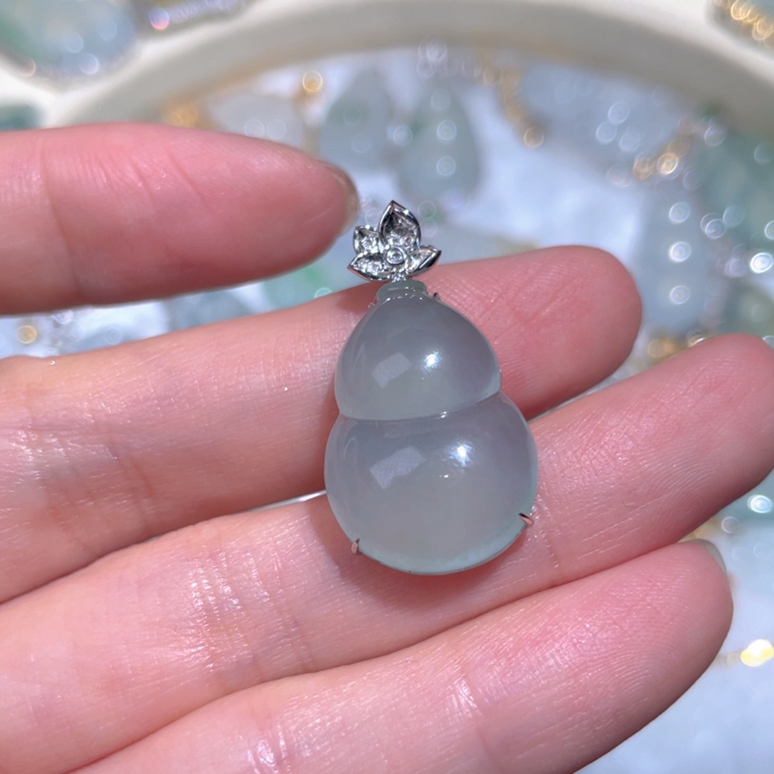 翡翠颈饰18K金镶嵌翡翠