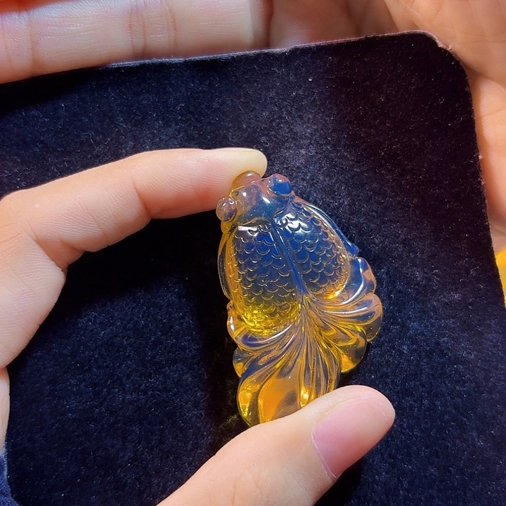 未镶嵌蓝珀珠宝奇石墨西哥蓝珀金鱼