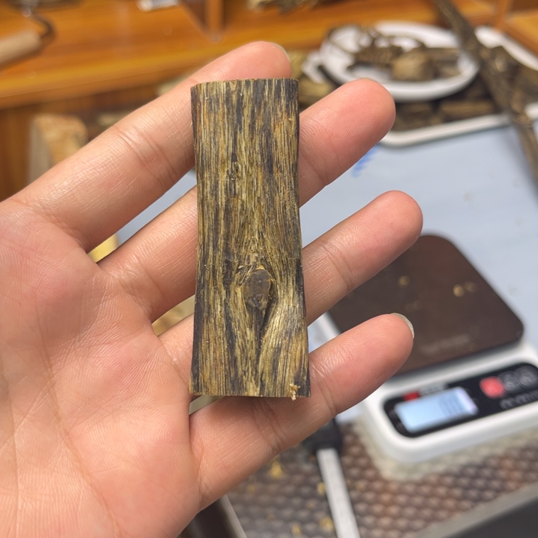 沉香沉香碎屑金沙叶11克