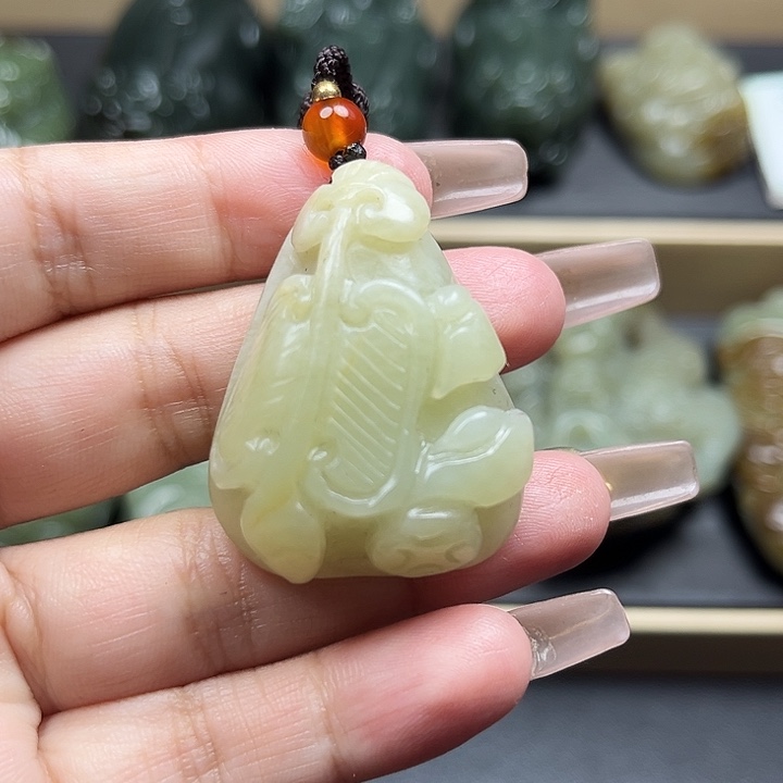 和田玉未镶嵌颈饰