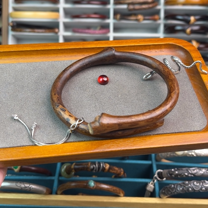 木.***飯直播间定制有节豹纹加蛇