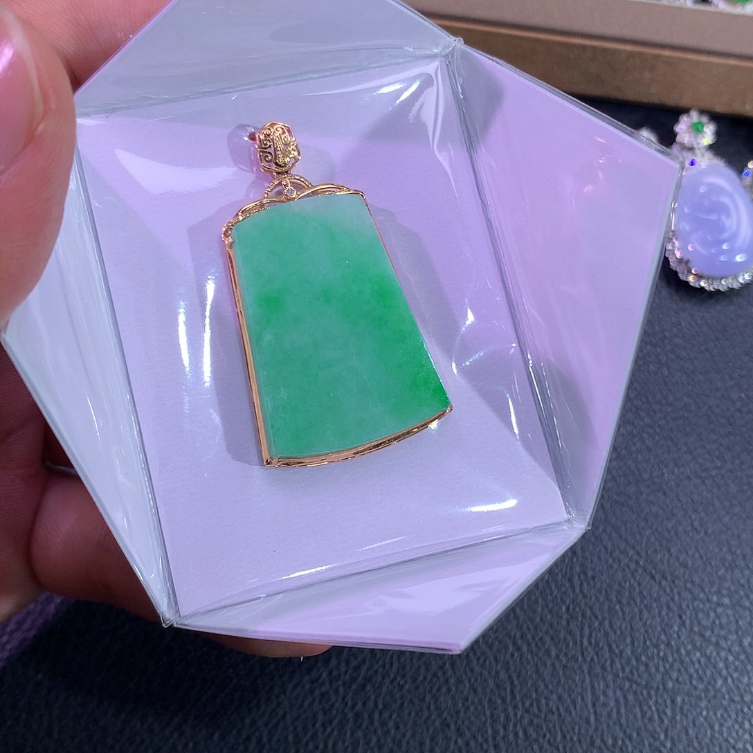 翡翠吊坠(赠链)18K金镶嵌