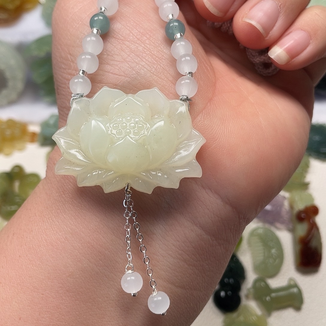 蛇纹石玉未镶嵌颈饰