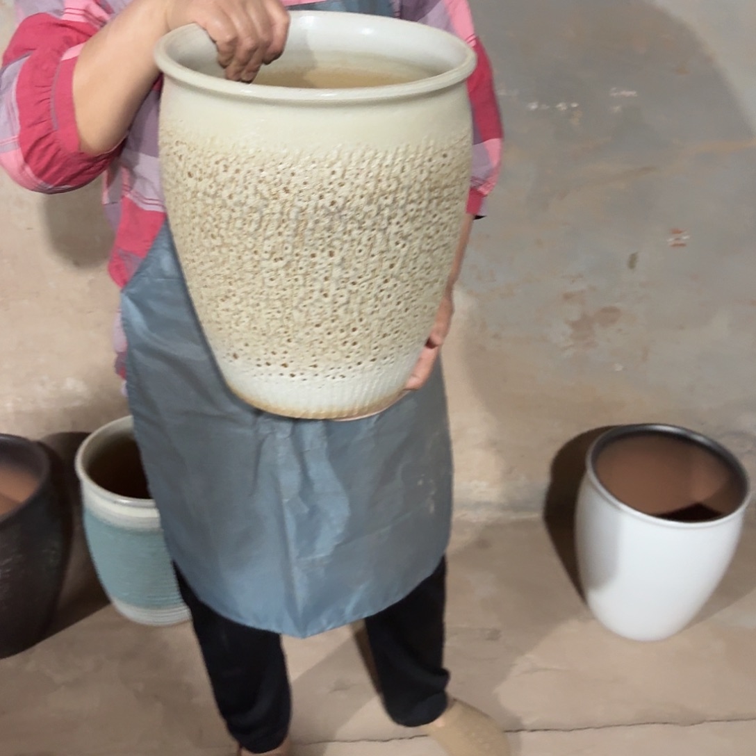 紫砂花盆口28高33一个