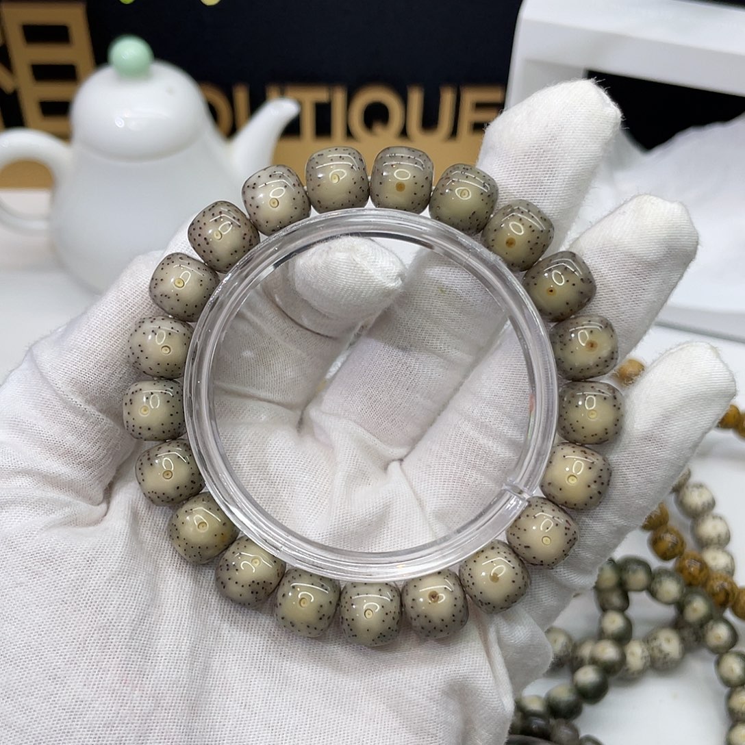 超***7吊坠星月菩提40。11/10灰冰黄金瞳