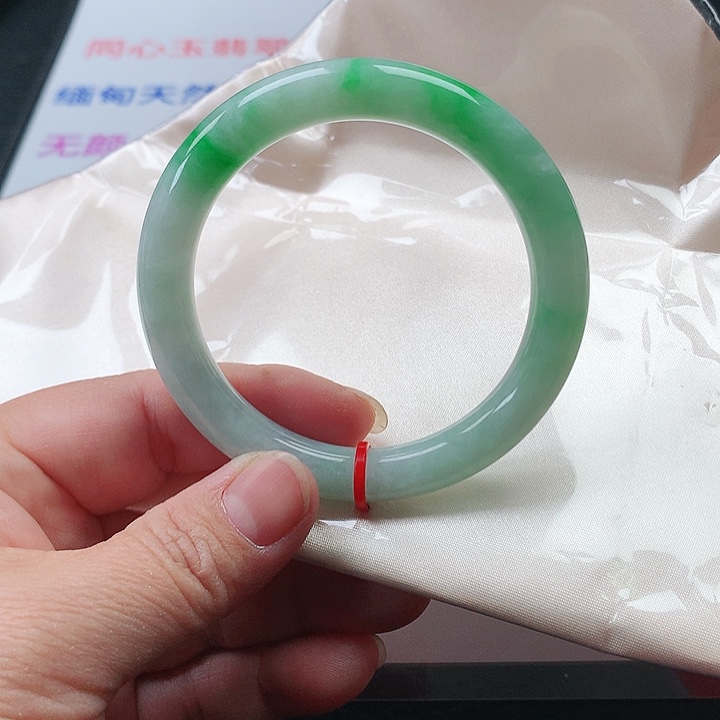 翡翠手镯未镶嵌翡翠049