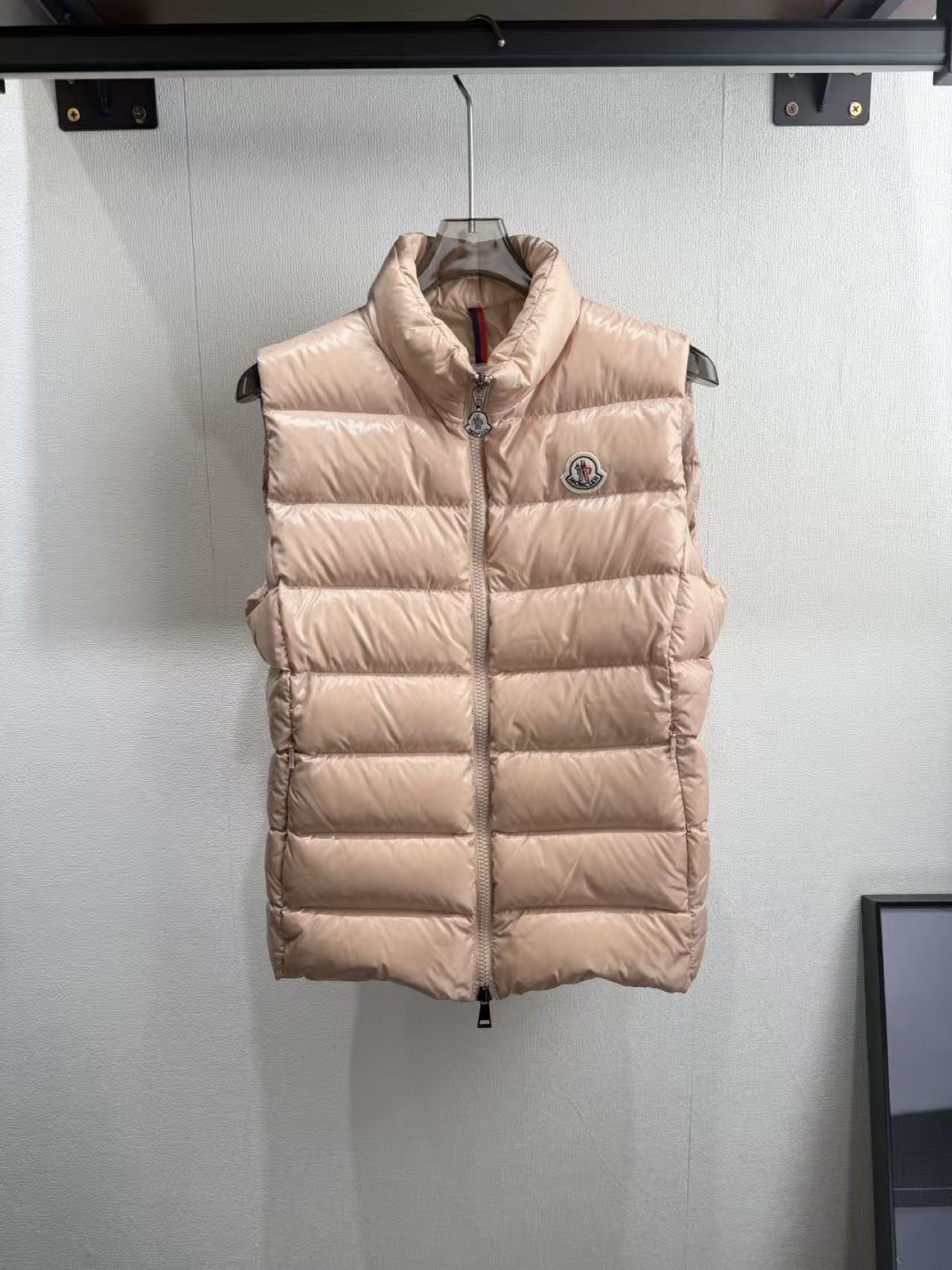 99新 MONCLER 盟可睐粉色Ghany系列马甲 1码