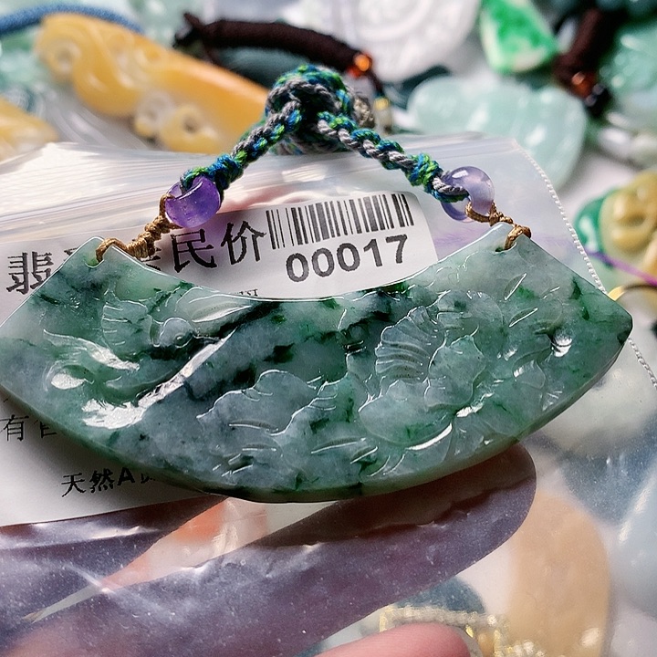 翡翠未镶嵌颈饰00000017
