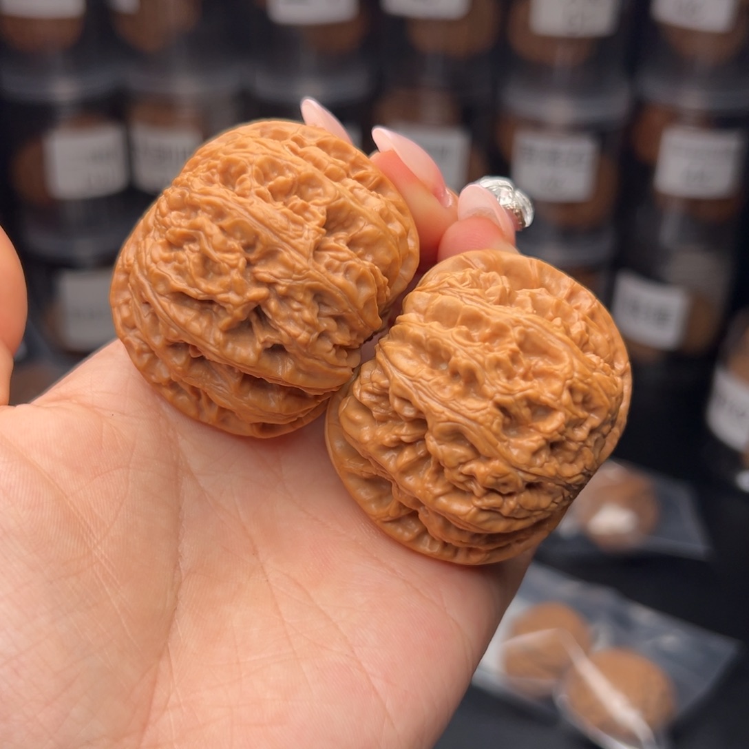 文玩核桃吊坠天****）大粗筋