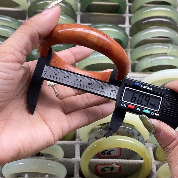 蛇纹石玉未镶嵌手镯70