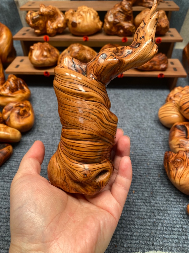 太行崖柏陈化瘤花虎皮纹拧丝摆件