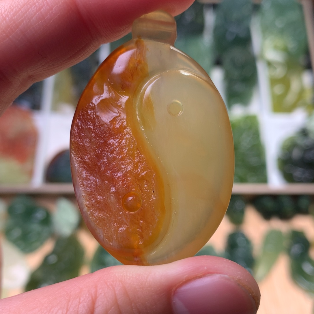 蛇纹石玉未镶嵌挂件太极