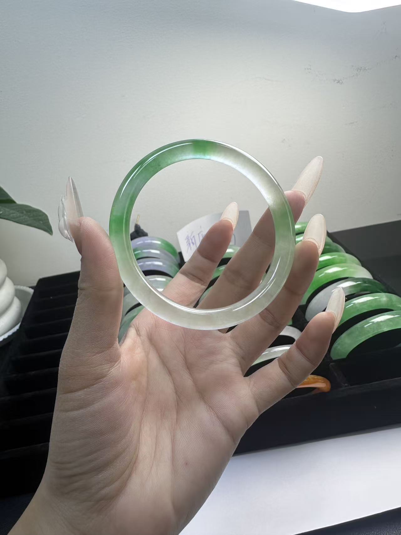 玉女款老坑飘绿花美人条