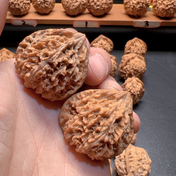 好***见文玩核桃吊坠毒龙