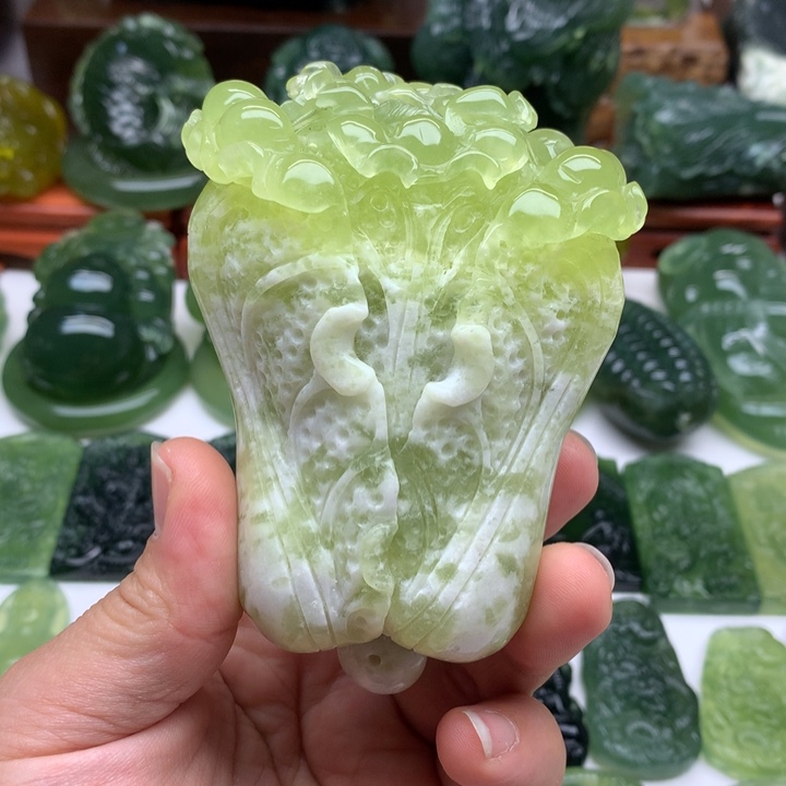 蛇纹石玉颈饰未镶嵌