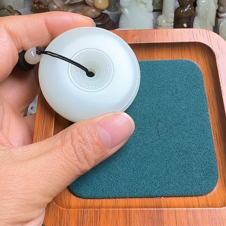 周***周瓷片新号开播瓷盘一件