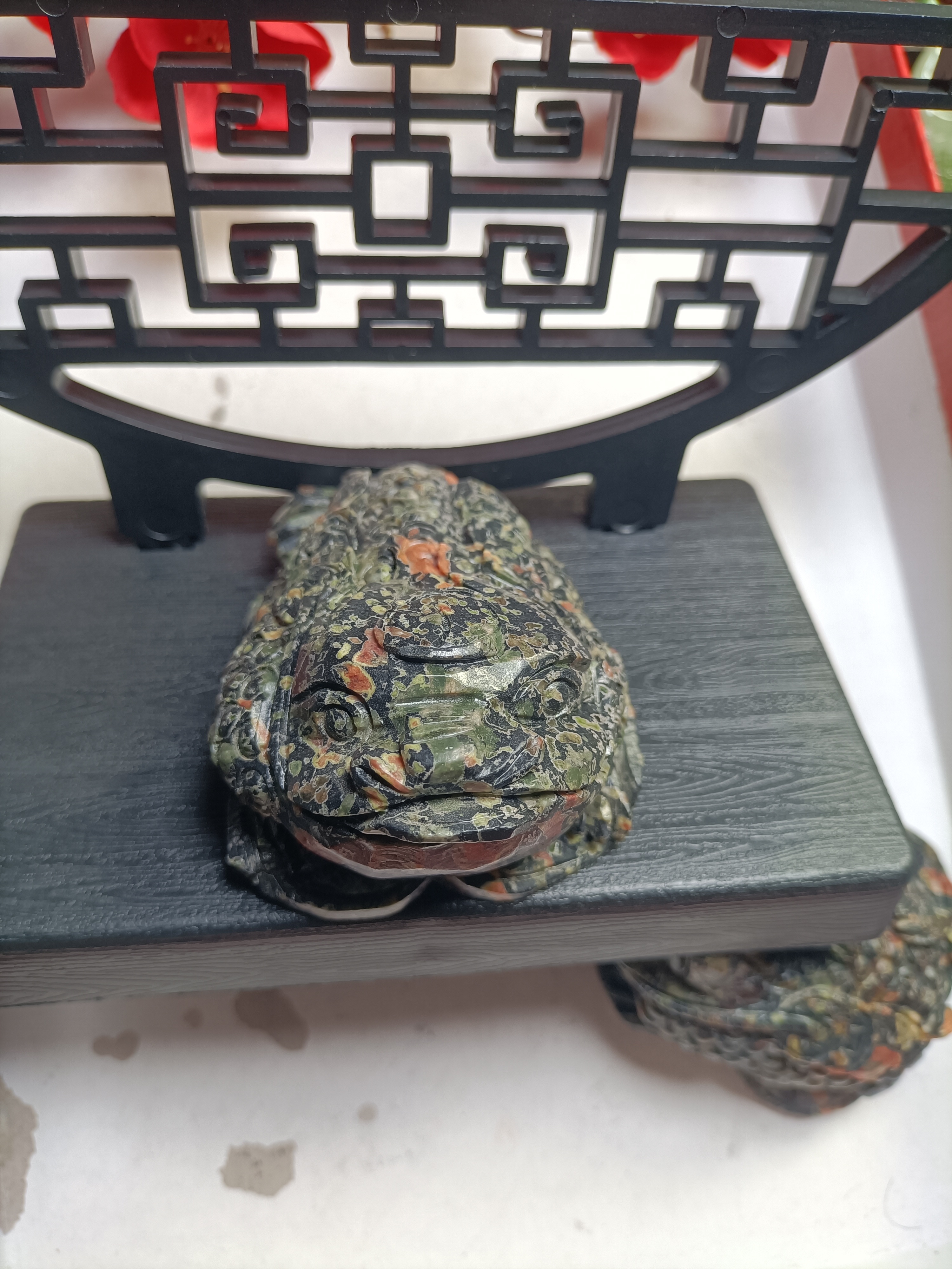梅花玉天然红梅精品三足金蟾寓意美好招财进宝拍一发一。