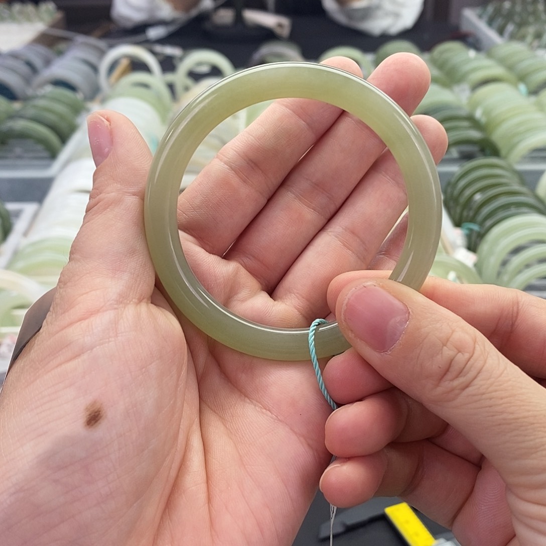 和田玉未镶嵌手镯56.57