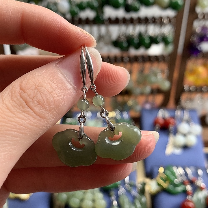 和田玉银S925镶嵌耳饰如意锁湖水绿