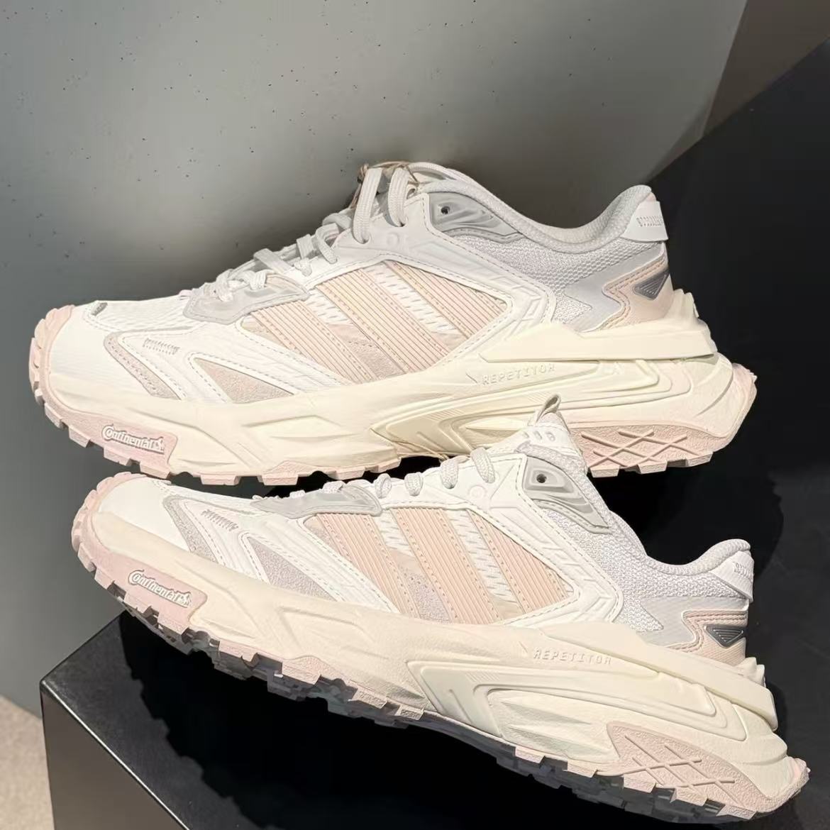 adidas/阿迪达斯女鞋XLG 缓震回弹跑步运动休闲老爹鞋机甲JQ4085