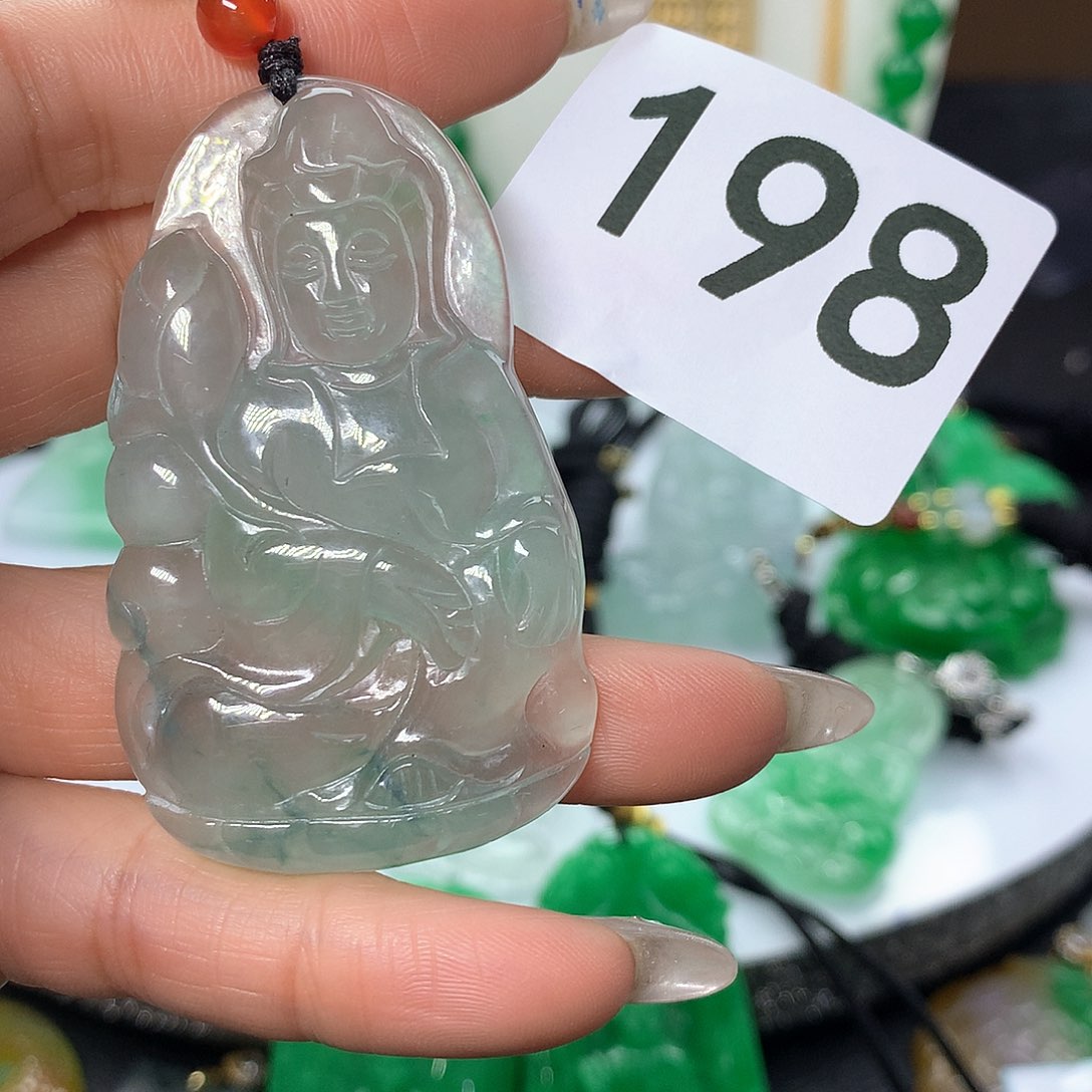 翡翠吊坠(赠链)未镶嵌