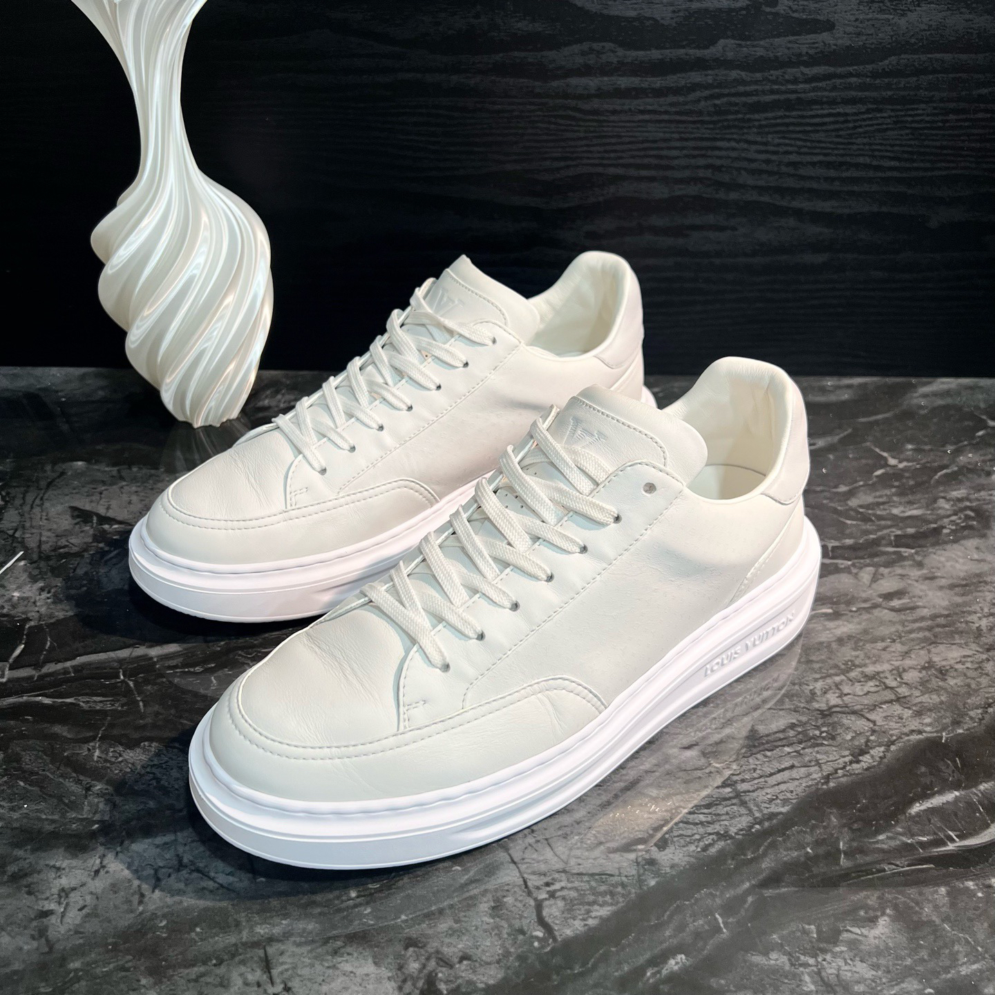 99新 LouisVuitton/路易威登 1706/42码/白色暗纹满印休闲鞋