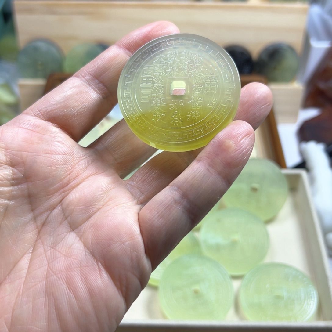 追***人蛇纹石玉合金颈饰