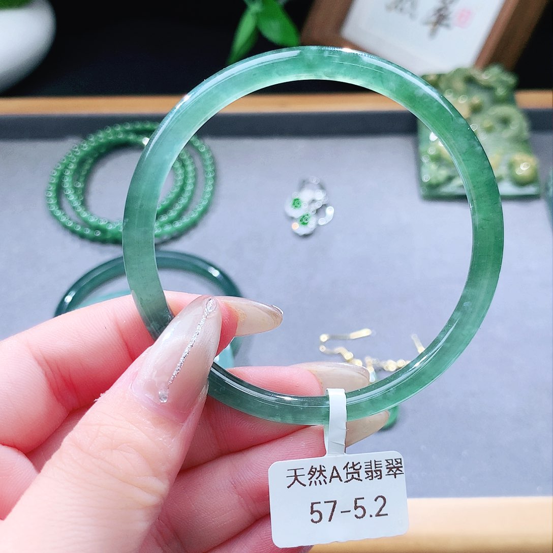 翡翠手镯（圆镯）未镶嵌