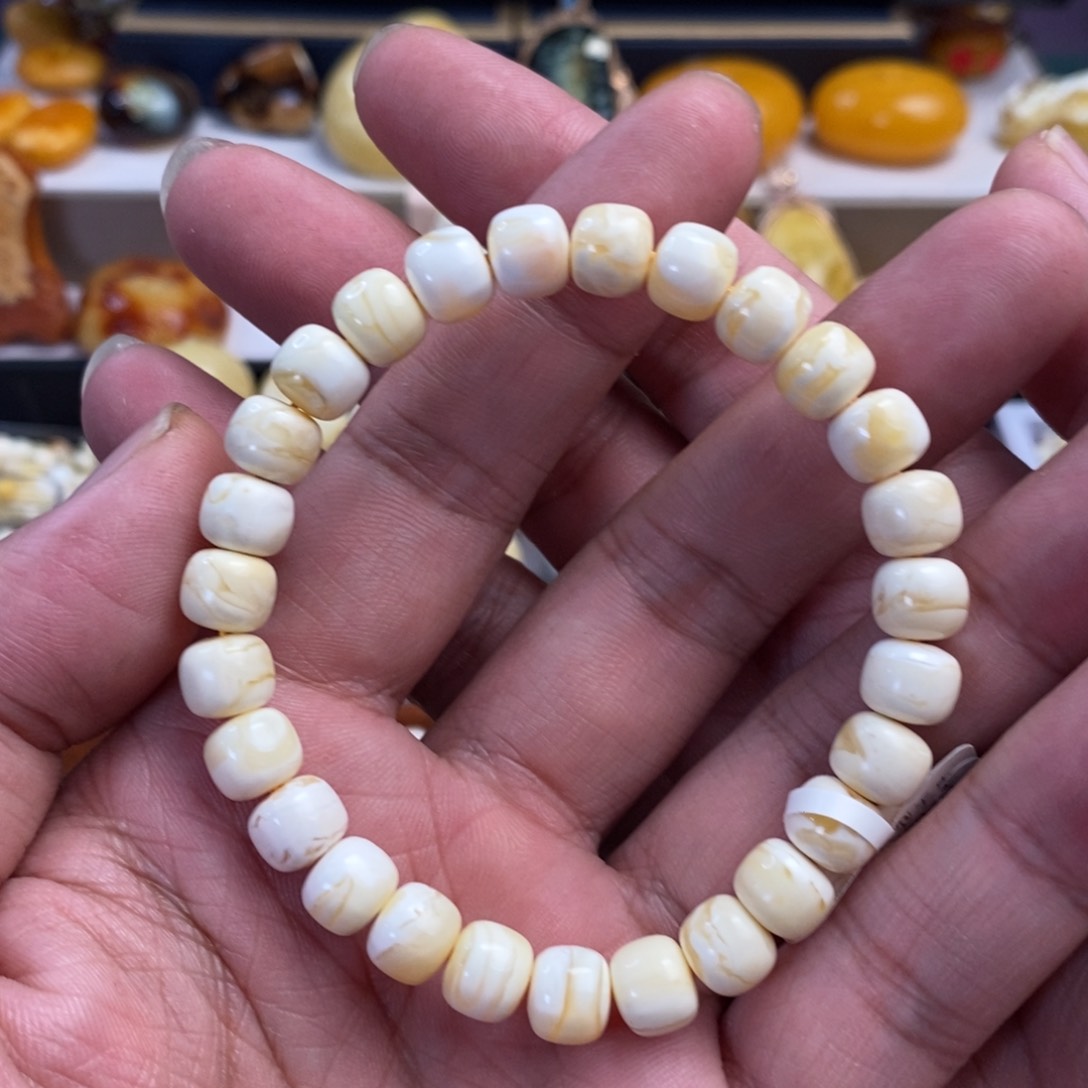 未镶嵌琥珀裸石春**冬8.5mm瓷白妖花手串