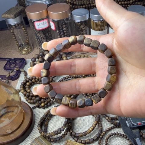 沉香手串方糖珠单圈