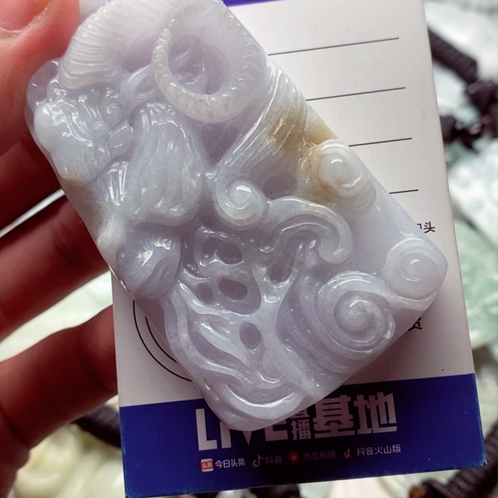 翡翠挂件未镶嵌翡翠