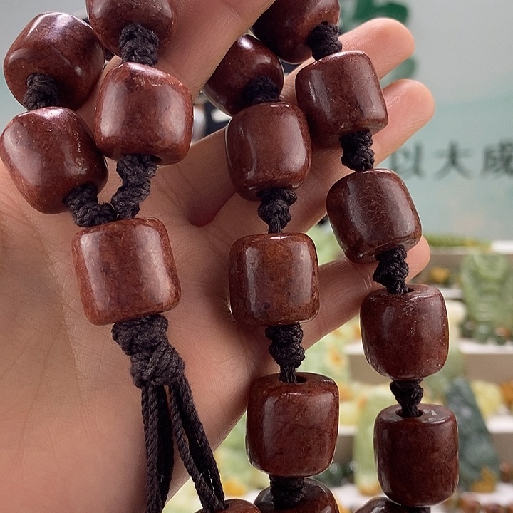 岫岩河磨玉（透闪石质玉）手持未镶嵌