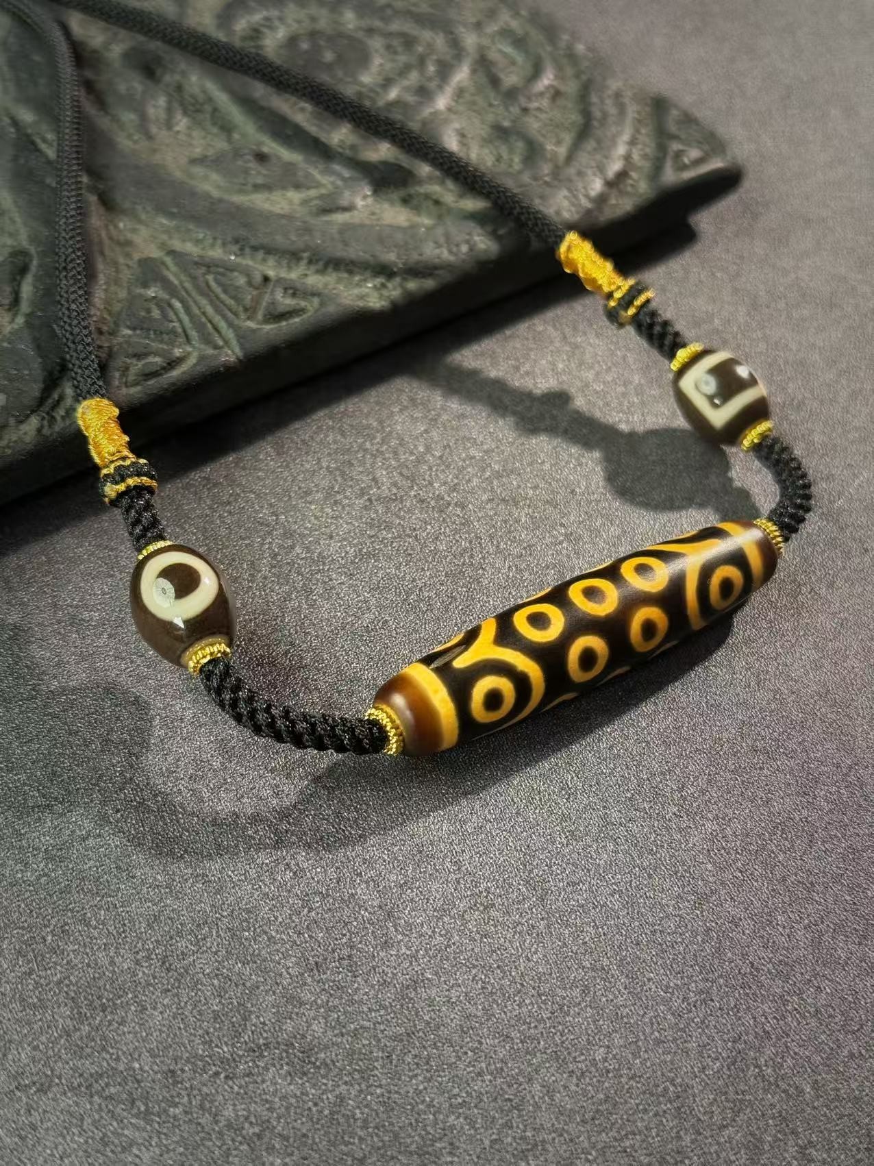 行运21眼牙黄玛瑙颈饰 XY20