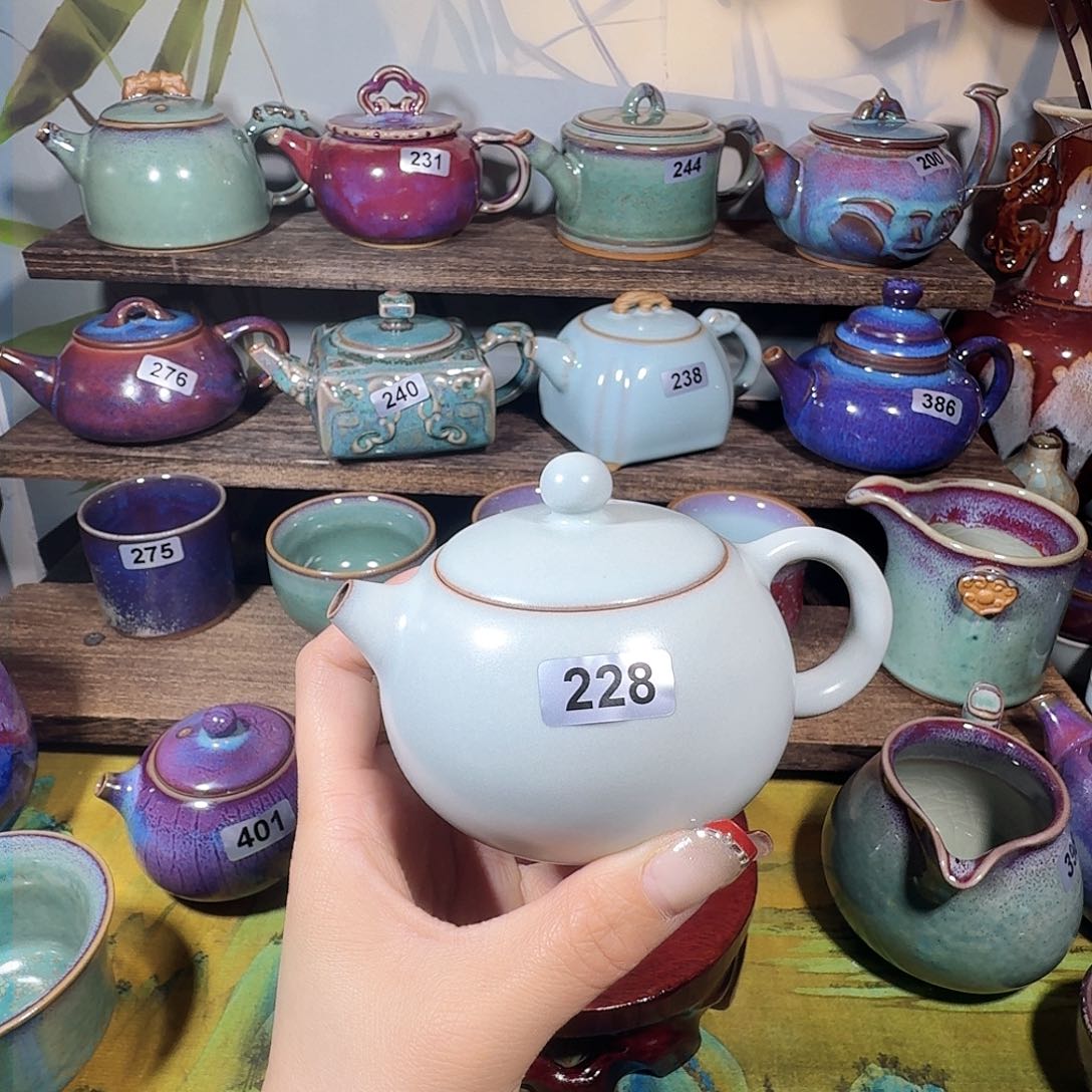 钧瓷……窑变……壶……