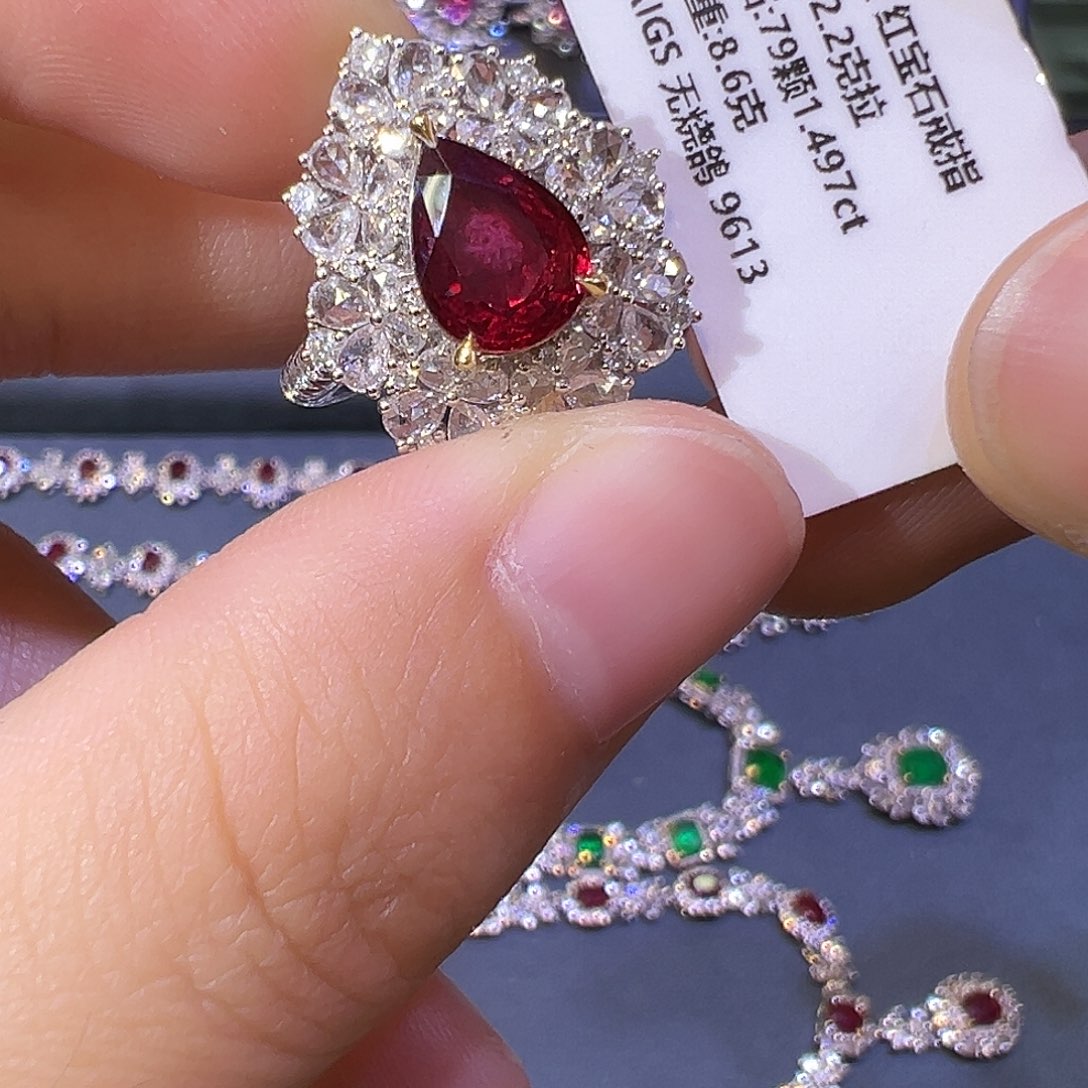 戒指18K金镶嵌红宝石