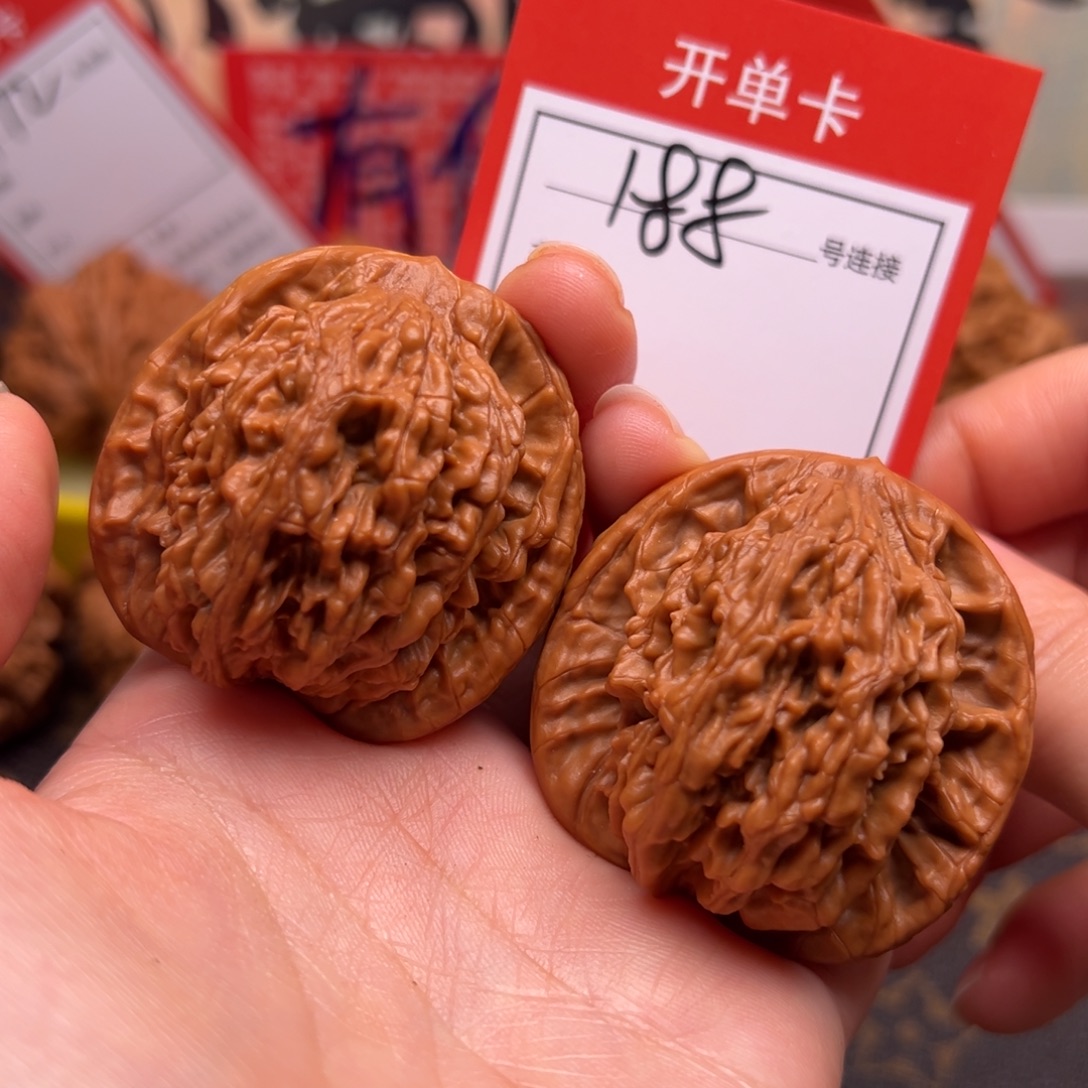 文玩核桃把件4.3粗筋虎头188
