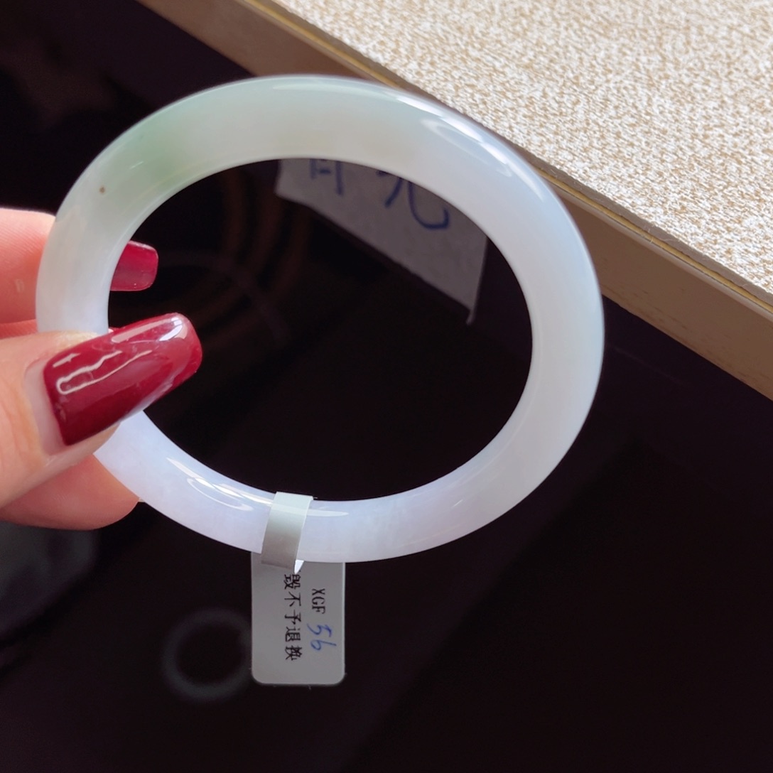 翡翠手镯未镶嵌手镯