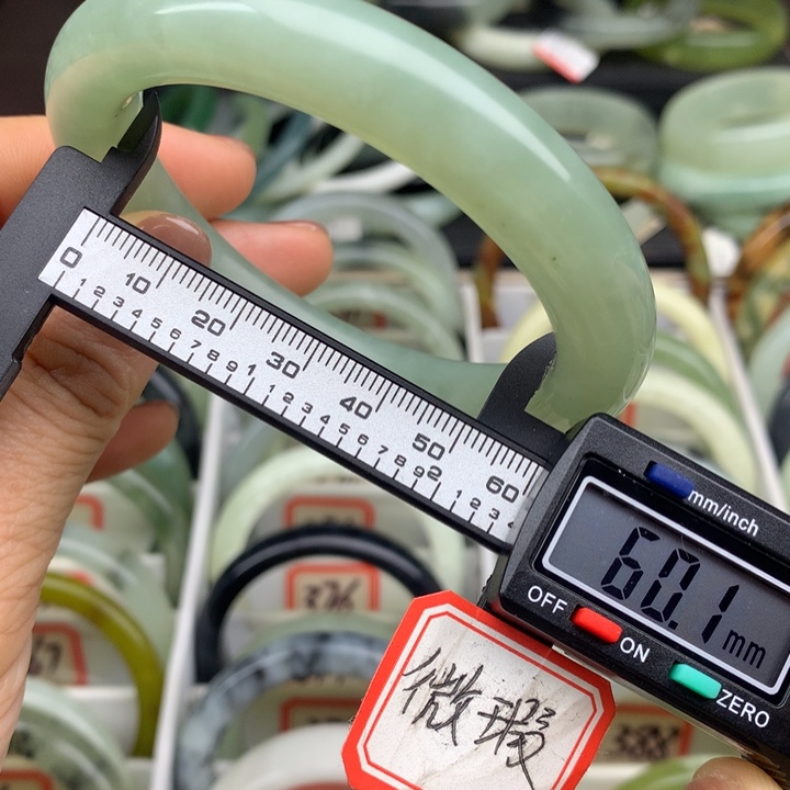 蛇纹石玉未镶嵌手镯382