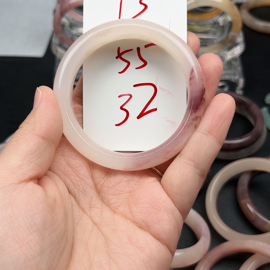 石英质玉未镶嵌手镯13