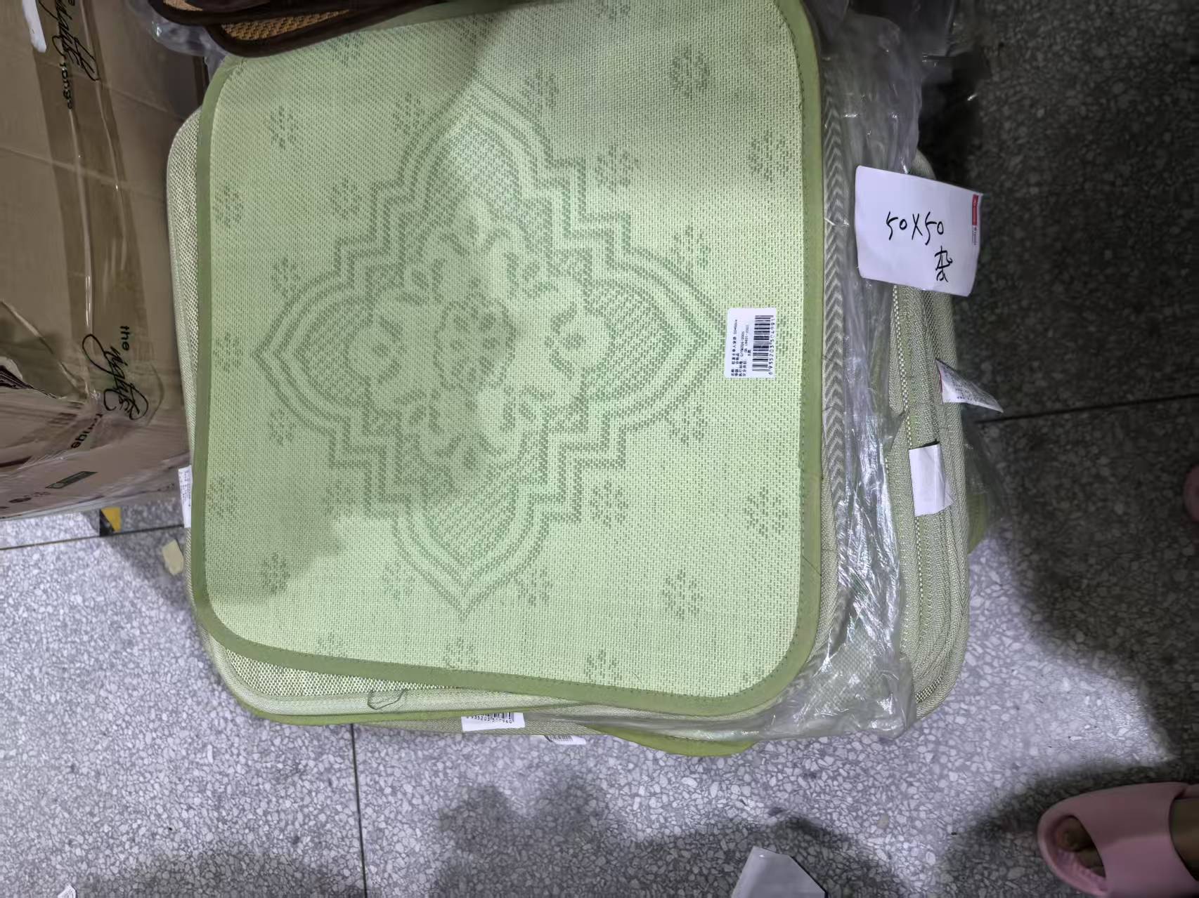 《厚广家》3楼50×50×1cm绿色草布沙发坐垫 发2张  不挑款 微瑕疵