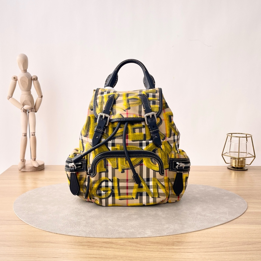 95新 BURBERRY/博柏利 字母涂鸦双肩包/4484