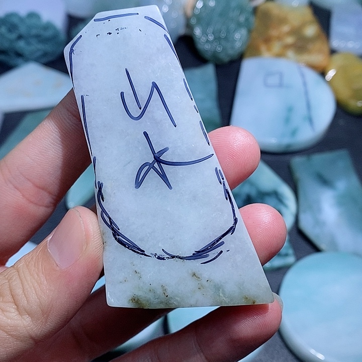 定制翡翠未镶嵌小*昕翡翠首饰