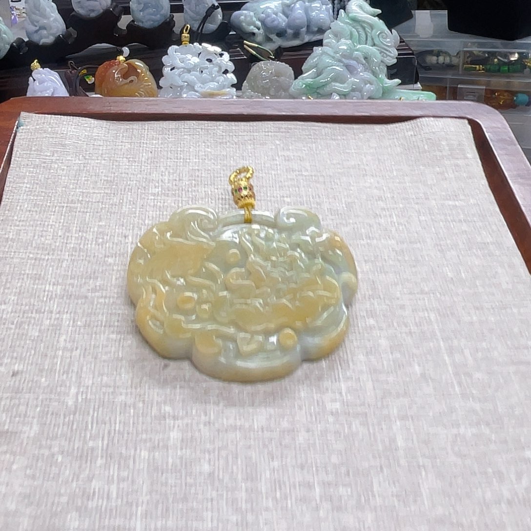 彩***姐翡翠未镶嵌颈饰小锁