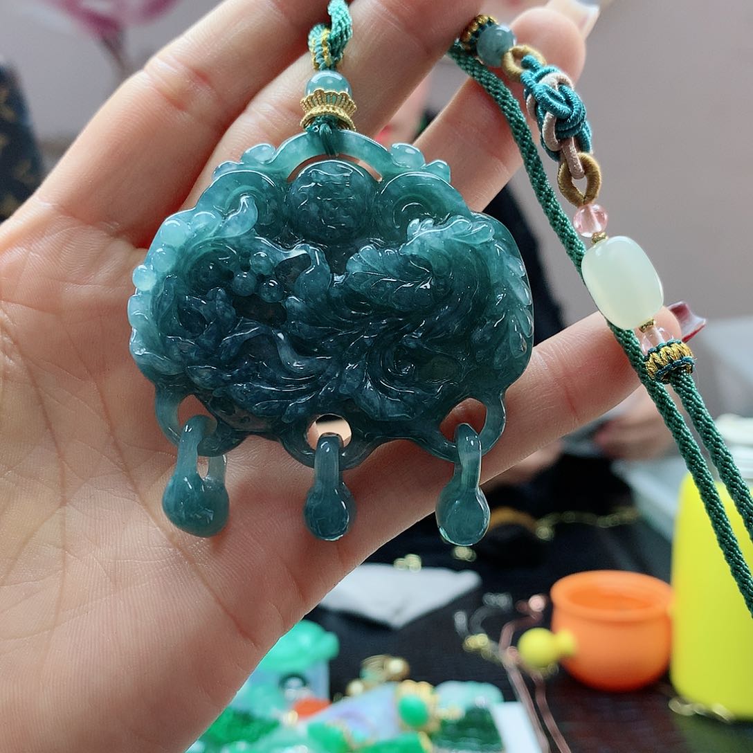 【闪购商品】翡翠吊坠(赠链)未镶嵌