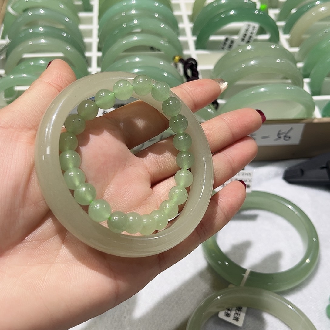 东陵石未镶嵌手镯