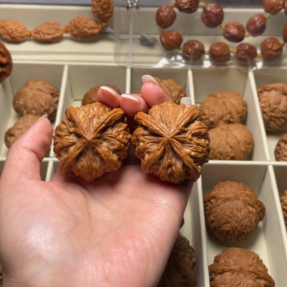 文玩核桃吊坠四棱