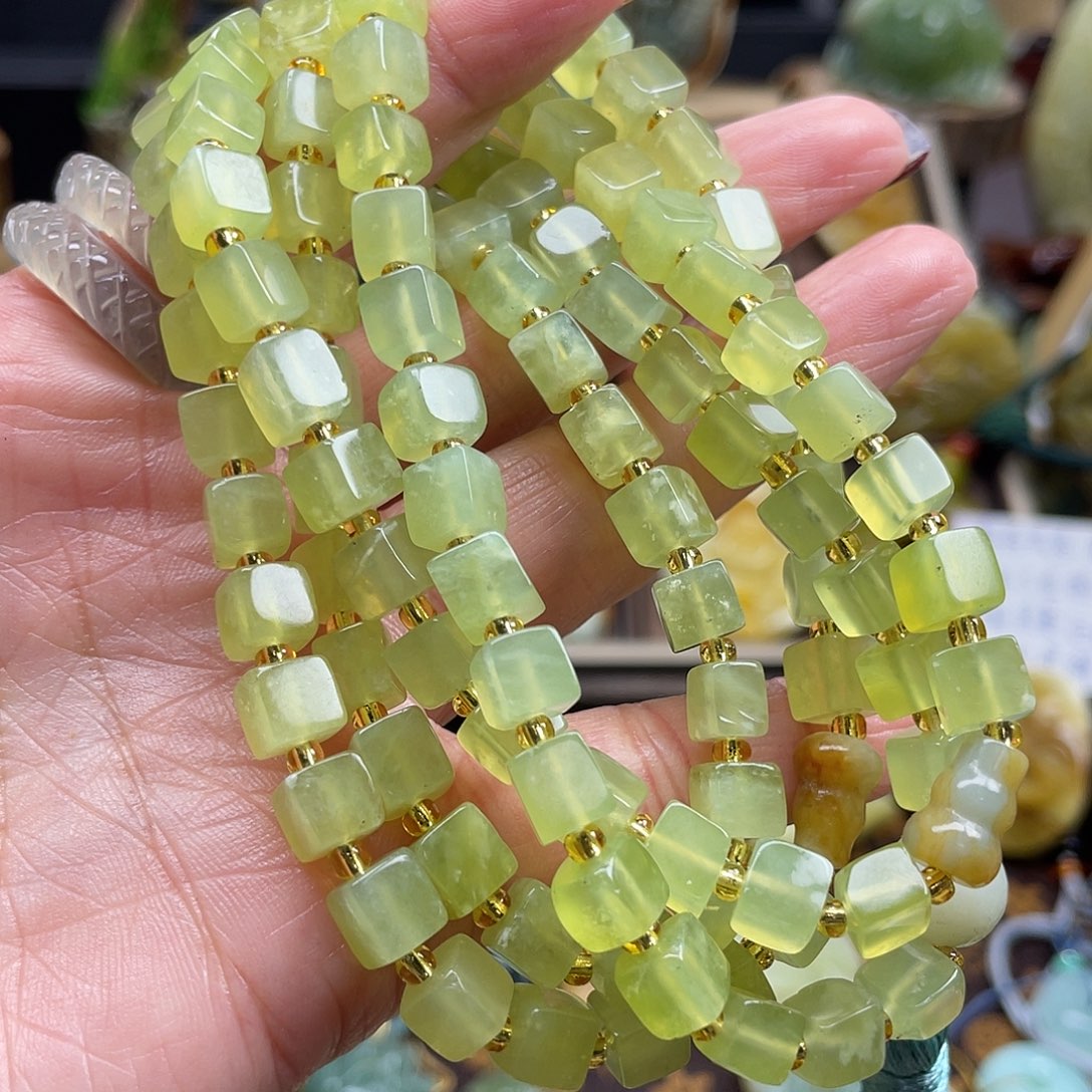 蛇纹石玉颈饰未镶嵌岫玉方糖108