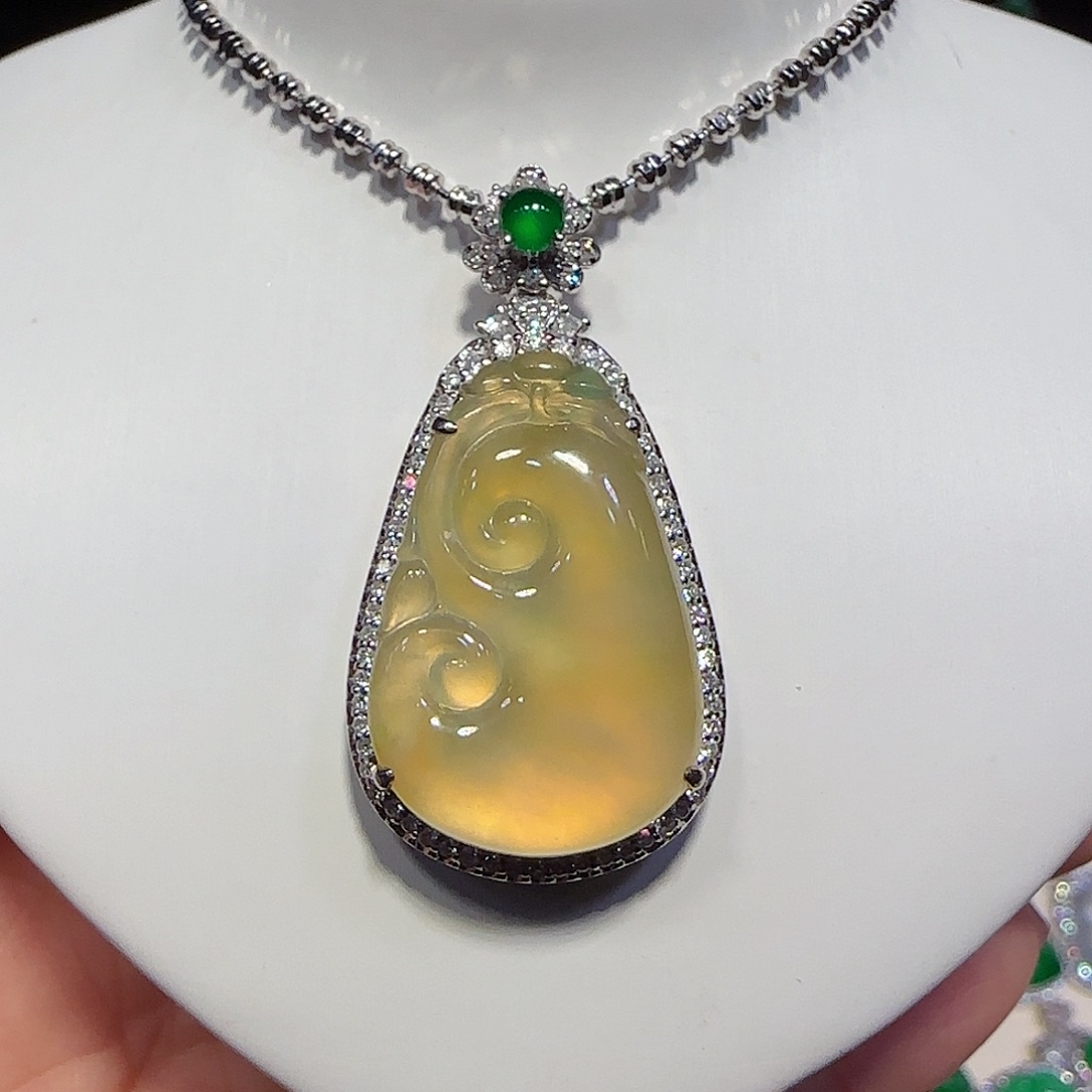 翡翠吊坠(不含链)18K金镶嵌如意