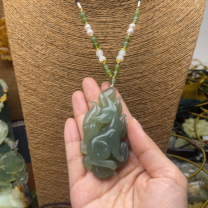 蛇纹石玉吊坠合金