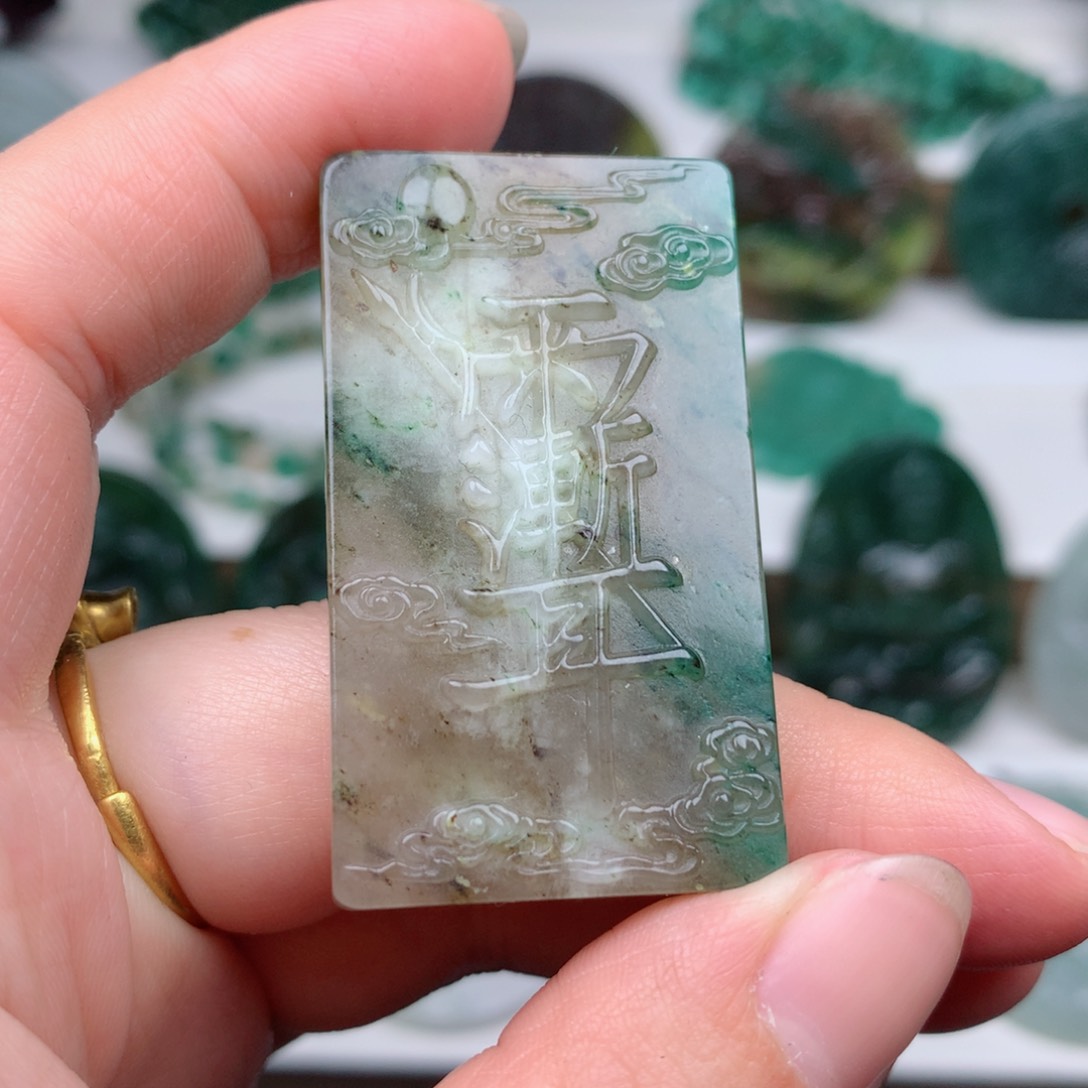 独山玉未镶嵌颈饰